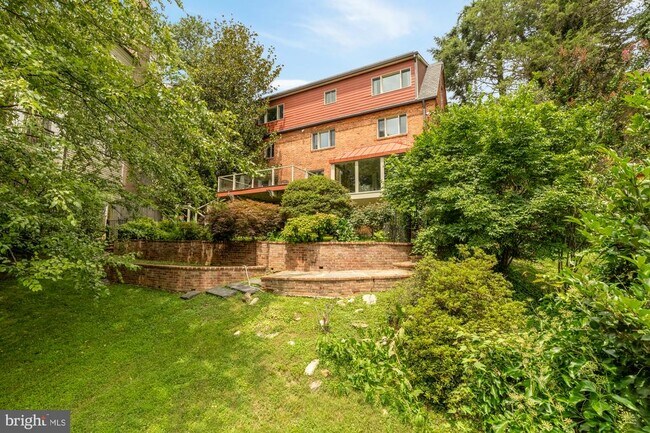 Building Photo - 3111 Chain Bridge Rd NW