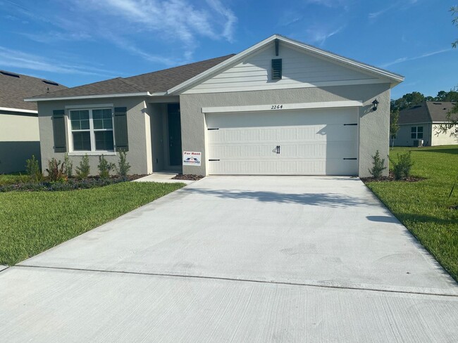 Primary Photo - 4 Bedroom 2 Bath home in Oak Leaf Preserve...