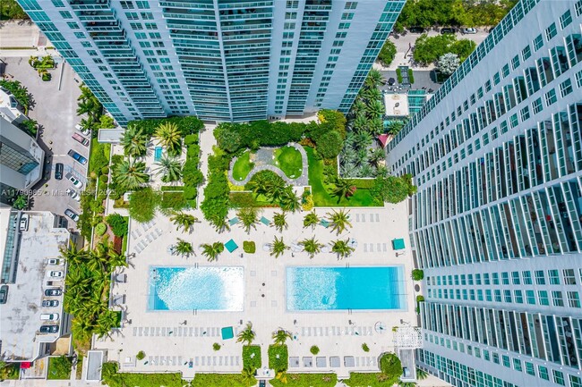 Building Photo - 950 Brickell Bay Dr