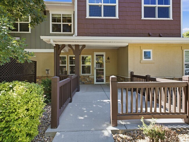 Building Photo - Gorgeous 3-Story Townhome in Excellent Fort Collins Location!