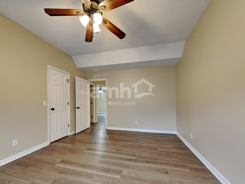 Building Photo - 16 Mallorys Way