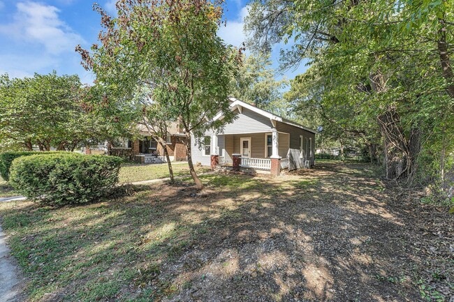 Building Photo - 3 Bed | 1 Bath | Loft | FULLY Remodeled | Springfield MO | PETS WELCOME!