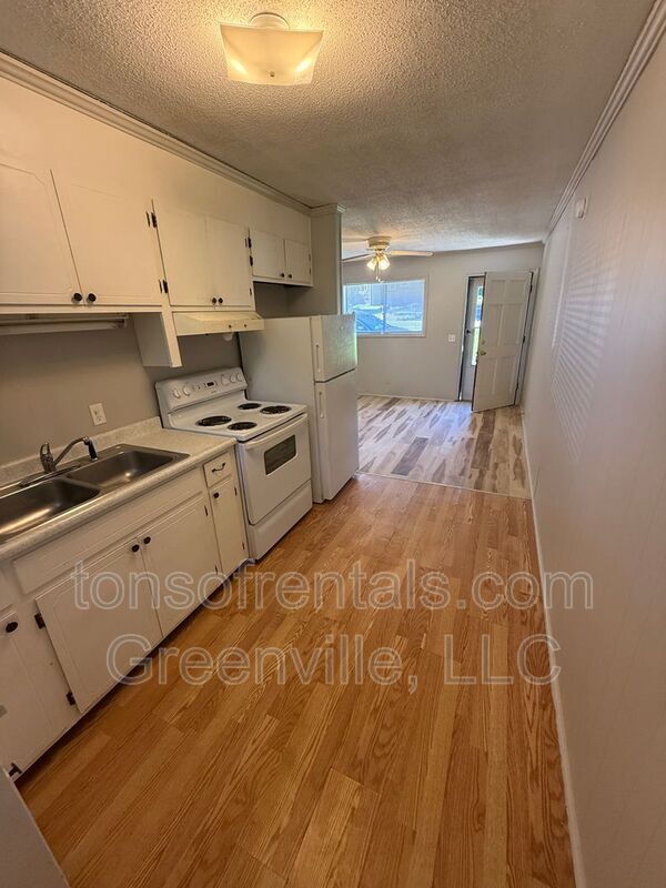 Building Photo - 133 C Pleasant Drive