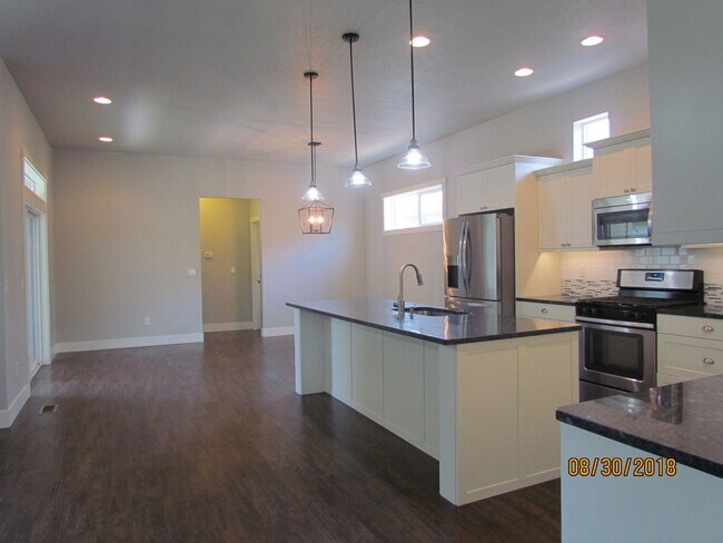 Building Photo - Beautiful 3 bed 2 bath in the popular Paramount community