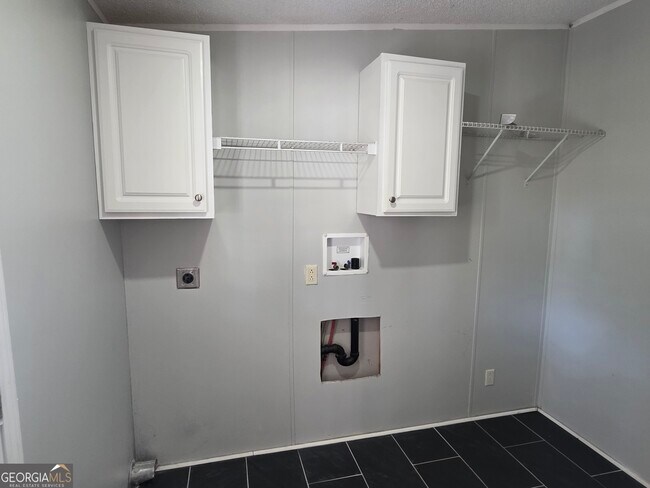 Building Photo - 203 River Oak Dr