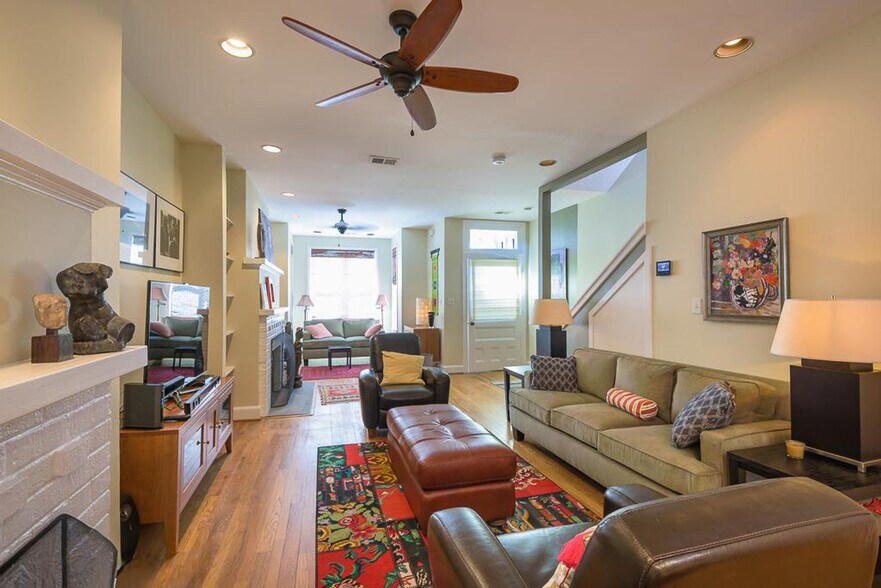 Primary Photo - 504 Capitol Ct NE