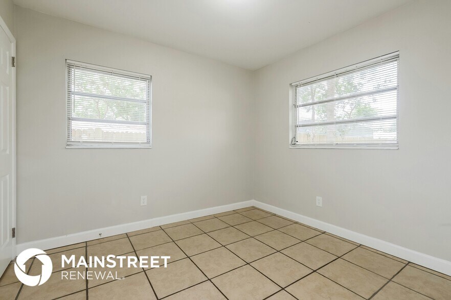 Building Photo - 510 Hedge Row Rd