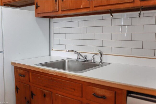 Building Photo - Hampton Duplex 2bed 1 bath