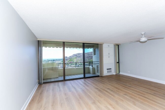 Building Photo - Naniwa Gardens - 1 bdrm/1 bath/1 covered p...