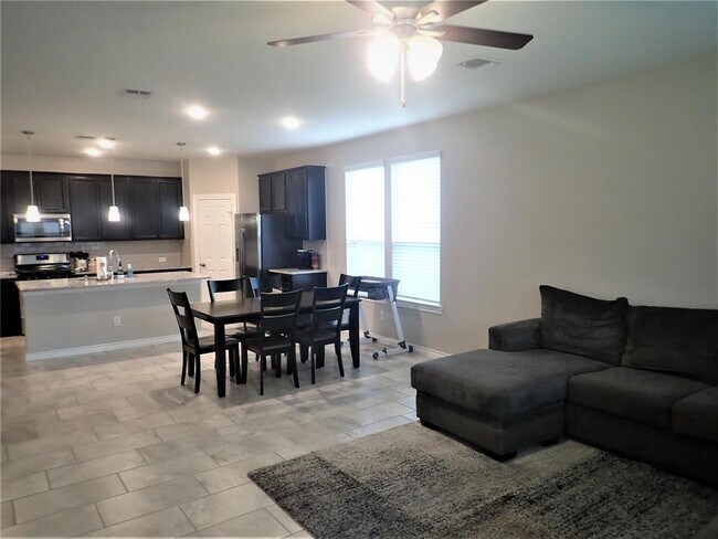 Building Photo - 24911 Prairie Briar Cir
