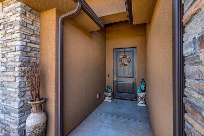 Building Photo - "Charming 3-Bedroom Retreat with 2 Baths and 2150 Sq. Ft. of Comfort in Santa Clara!"