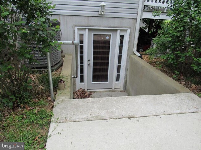 Building Photo - 39140 Dent Rd