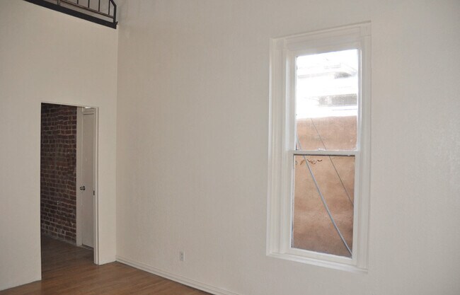 Building Photo - 711 Arno St SE