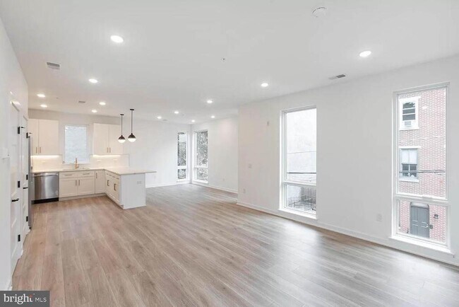 Building Photo - 719 N 16th St