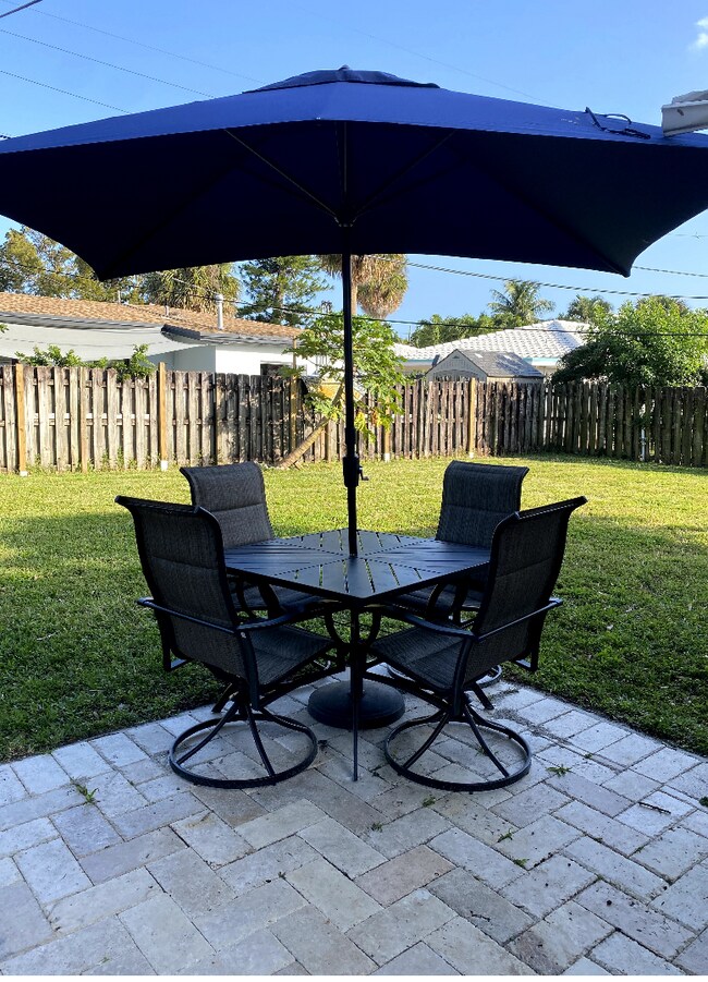 Building Photo - 208 S Riverside Dr