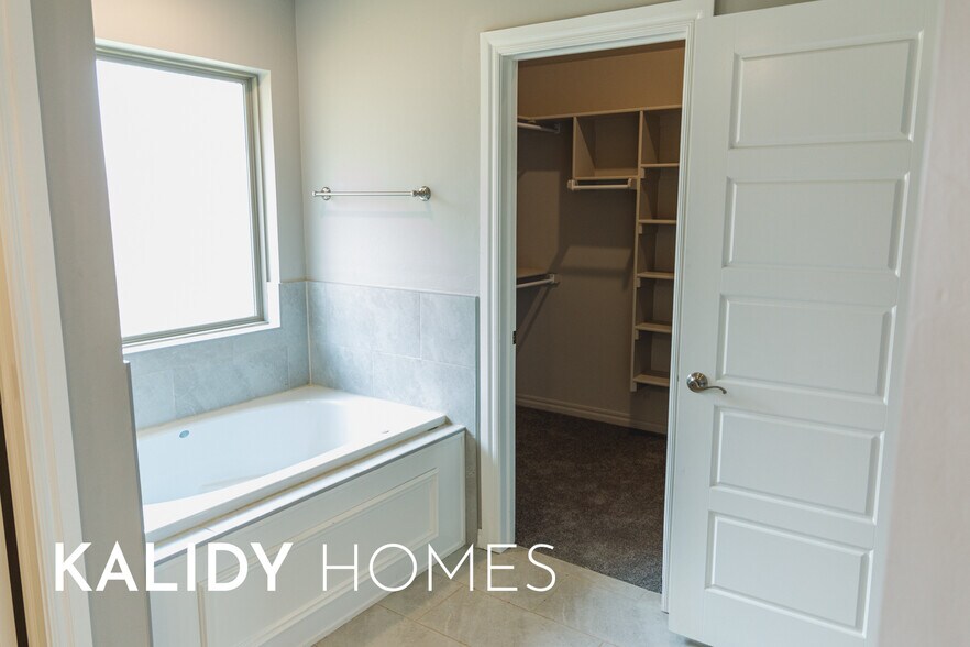 Building Photo - 5216 Bing Cir