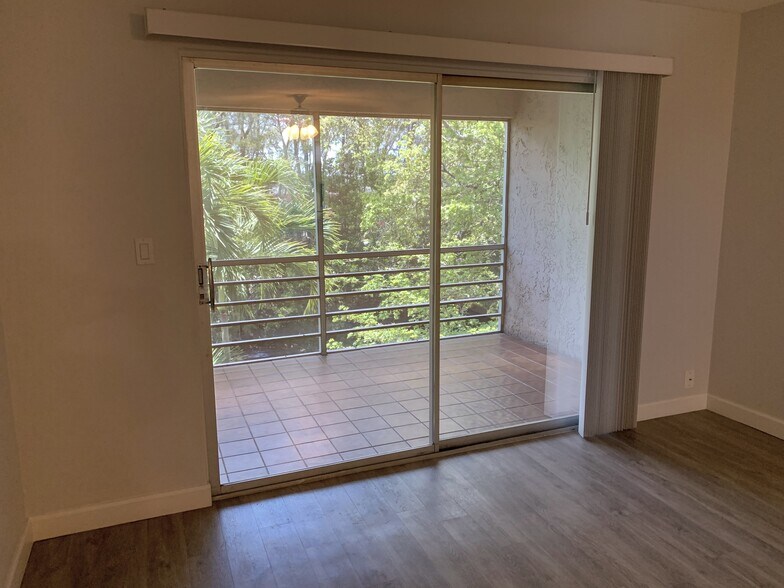 Entry to Balcony - 1400 NE 57th St