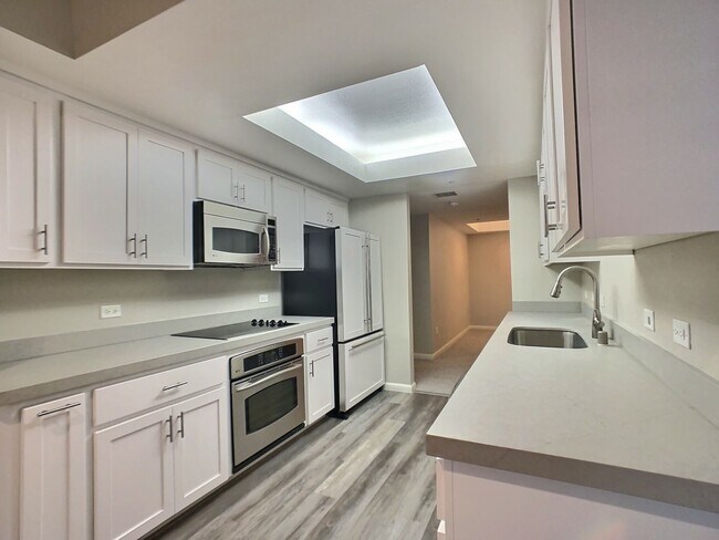 Building Photo - Huge 2 Bedroom/2 Bath Condo at Park Townsend in Downtown San Jose