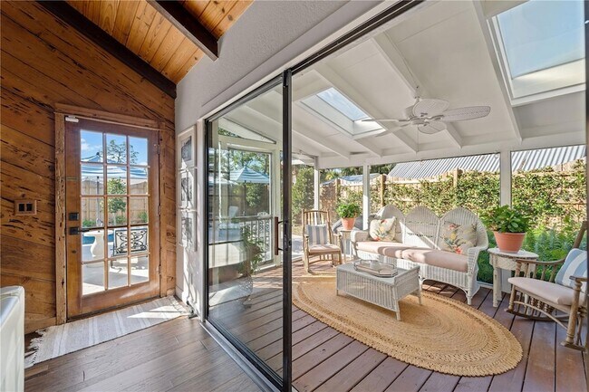 Building Photo - 731 Texas St