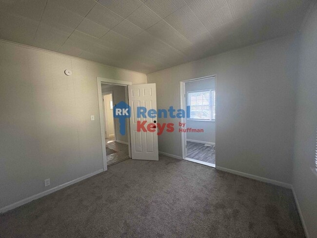 Building Photo - Two Bedroom House | Detached Garage