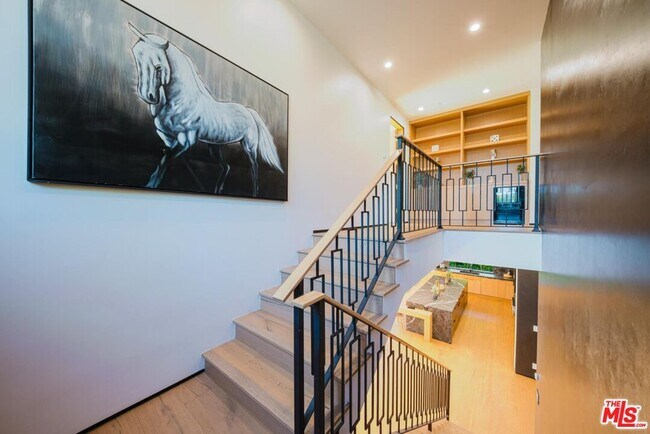 Building Photo - 5141 Varna Ave