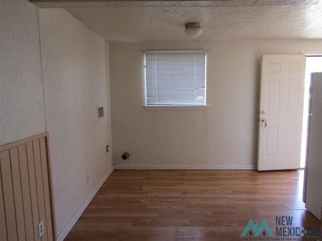 Building Photo - 1208 W Dallas Ave