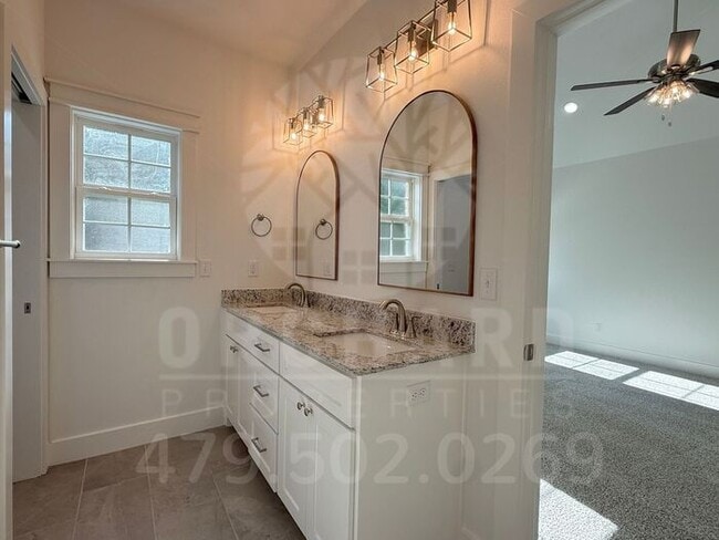 Building Photo - Bella Vista Single-Family Home- 3 Bed/ 2 B...