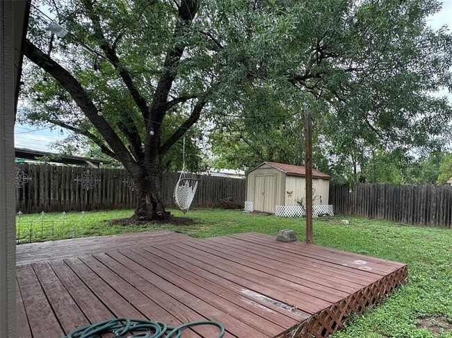 Building Photo - 6004 Palm Cir