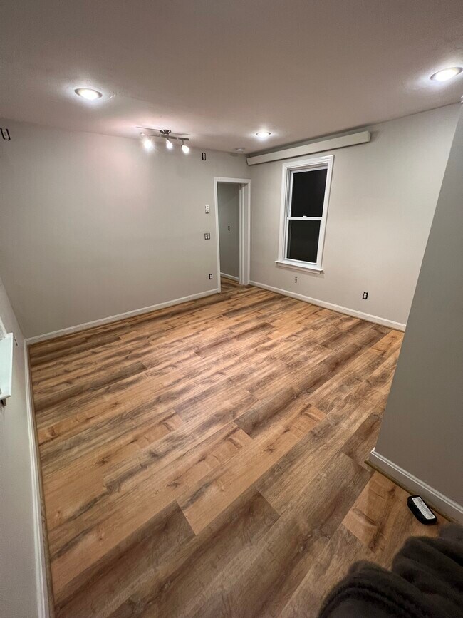 Building Photo - 35 Grove St