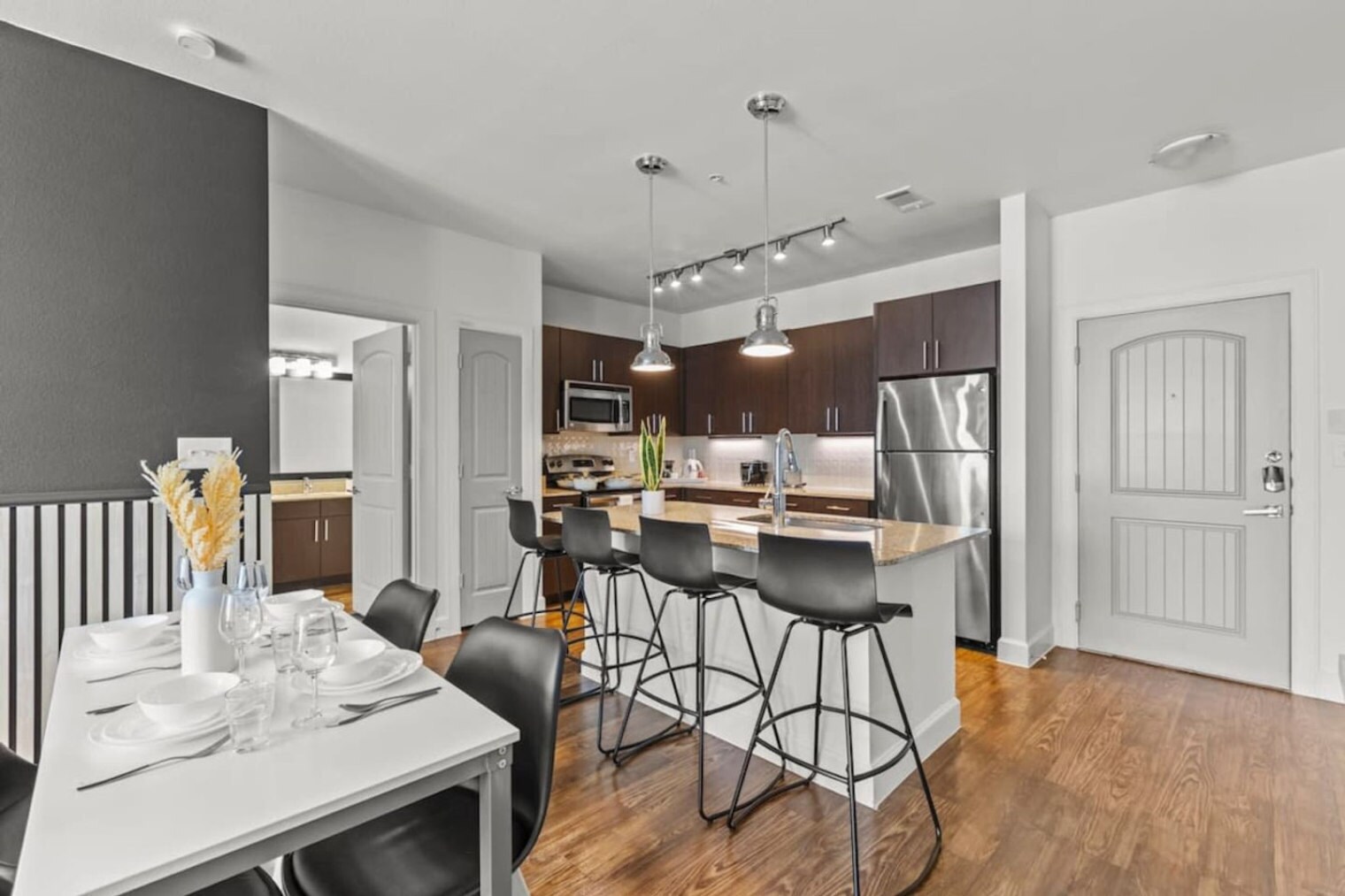 Building Photo - 5250 Town and Country Blvd