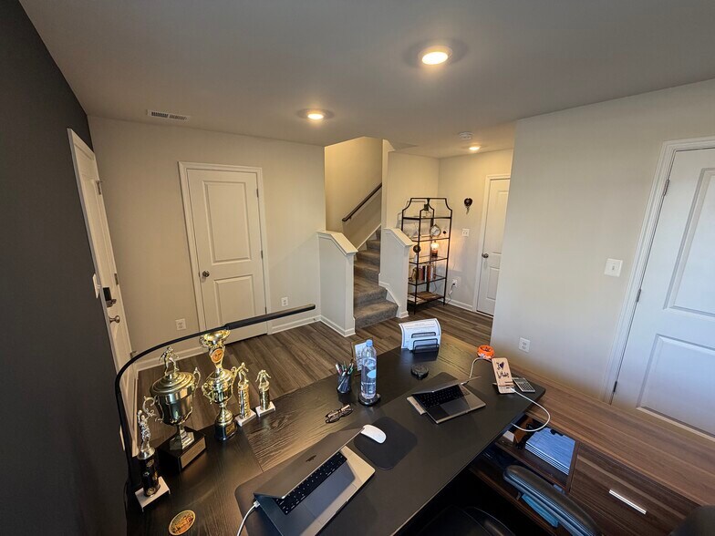 Building Photo - 454 18th Ave