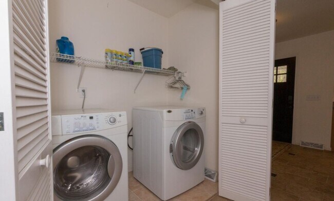 Building Photo - 14 Rowland St