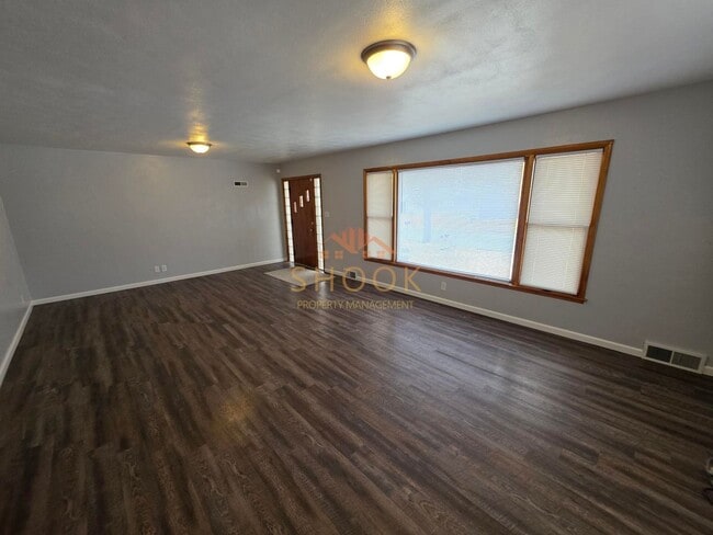 Building Photo - COZY 2 BR HOME NEAR CAMPUS WITH FINISHED B...