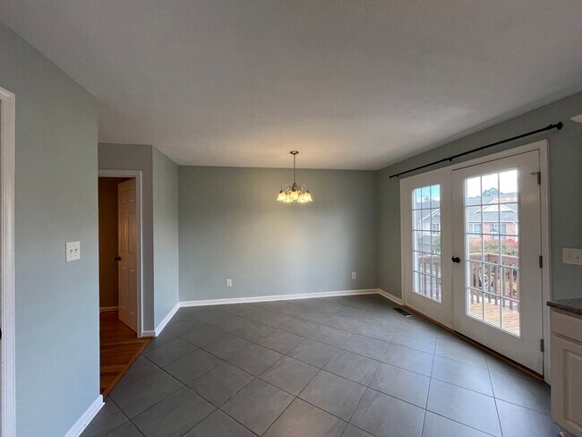 Building Photo - 696 Wyndhurst Dr