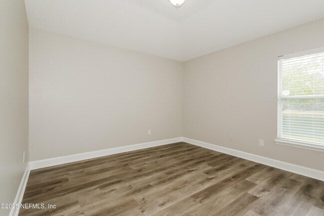 Building Photo - 125 Linda Lake Ln