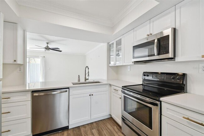 Building Photo - 408 S Arrawana Ave