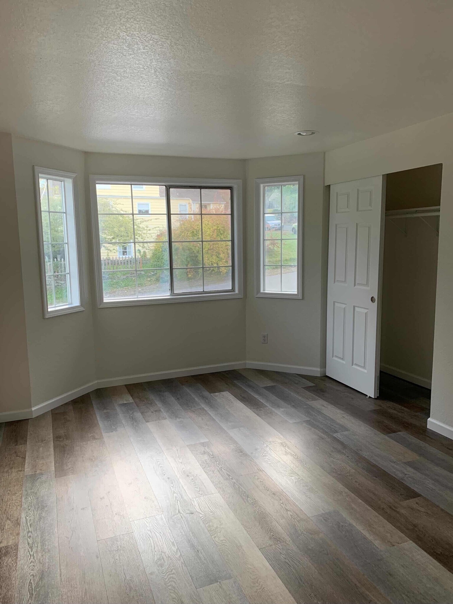 Building Photo - 10207 8th Ave NE