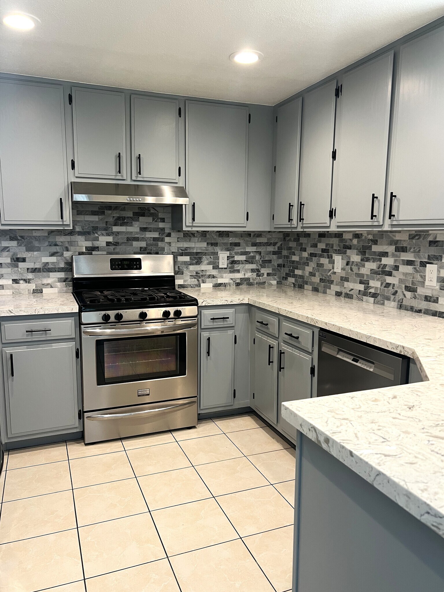 Kitchen - 338 W Plymouth St