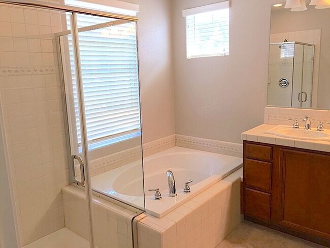 Building Photo - Somersett Reno Home - Walking Trails and t...