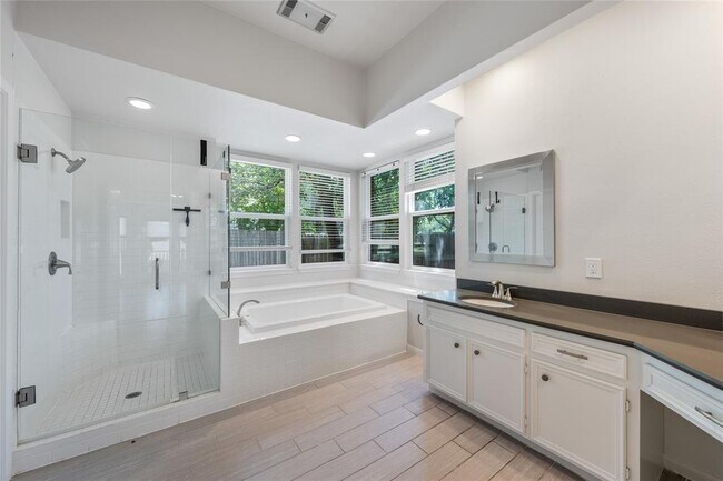 Building Photo - 7203 Desert Rose Cove