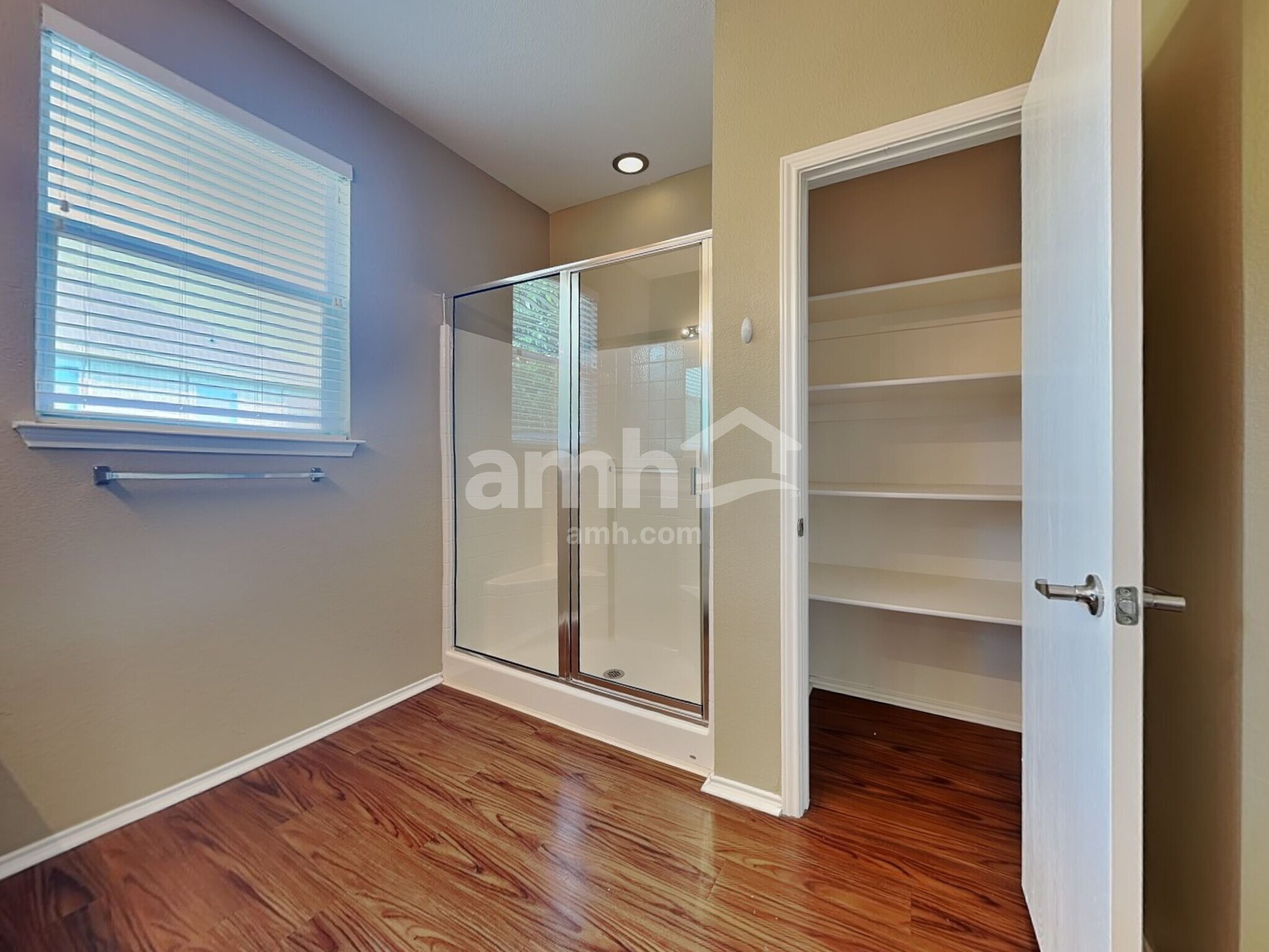 Building Photo - 9904 Henna Ln