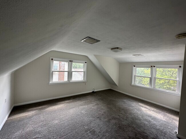 Building Photo - 1113 Twinbrook Dr
