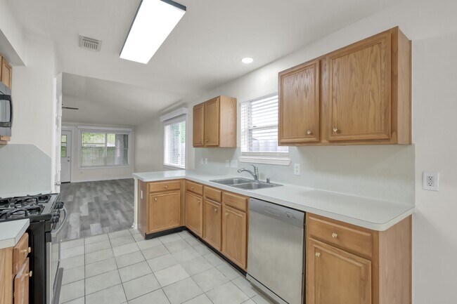 Building Photo - 28715 Fox Lynn Dr