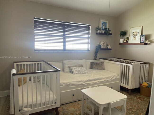 Building Photo - 798 Crandon Blvd