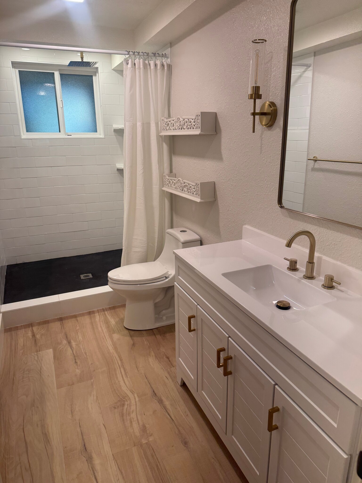 Bathroom - 927 Stewart St