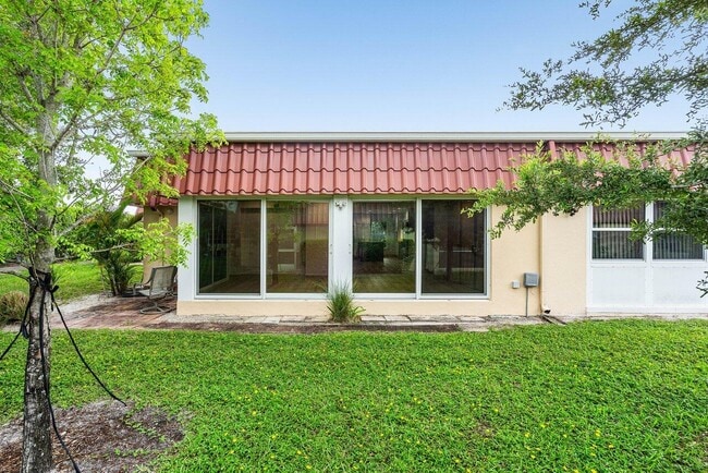 Building Photo - 289 Cape Cod Cir