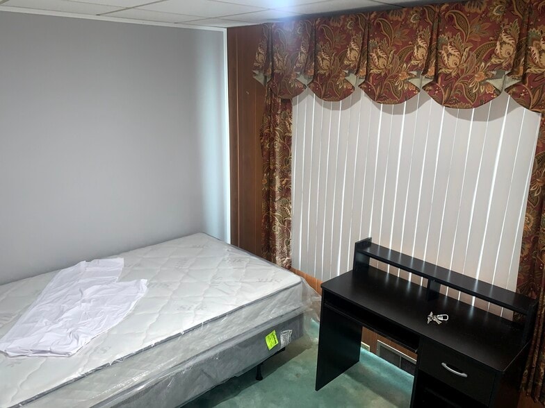 Building Photo - 44 Park Pl