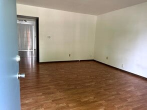 Building Photo - 111 Pin Oak Dr