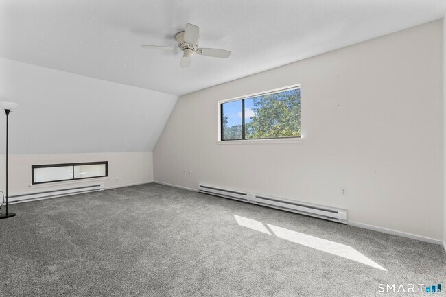 Building Photo - 43 Great Meadow Ln