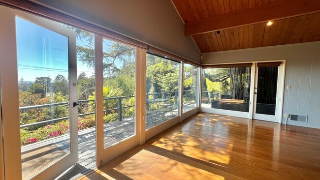 Building Photo - Mid-Century homes Rarely Available with Expansive Bay Views